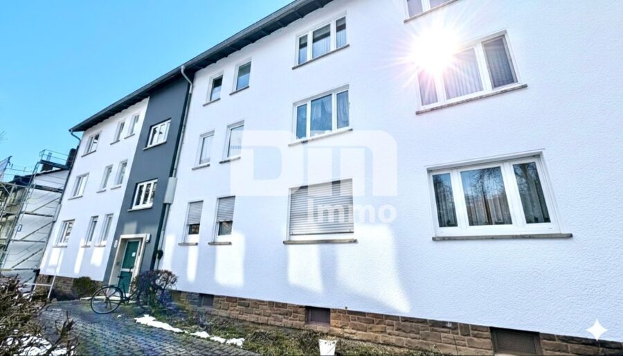 Helle Vierzimmerwohnung (Hochparterre) mit Balkon in Traumlage - Frontansicht